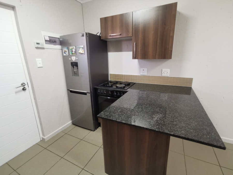 To Let 1 Bedroom Property for Rent in Van Der Hoff Park North West